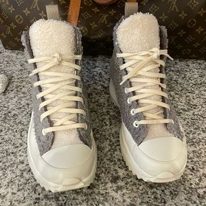 Women’s high top converses